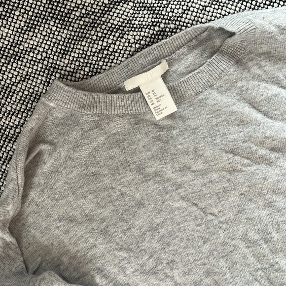 H&M gray sweater - Picture 2 of 2